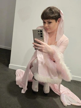escort image